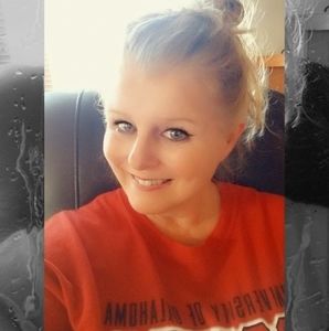 Meet your Posher, Leona